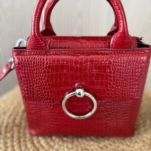 Chic Red Crocodile-Embossed Crossbody Bag